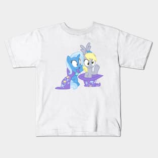 Trixie pulls Muffins out of her hat 2 Kids T-Shirt